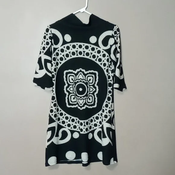 Méchant Black and White Patterned Pull Over Sweater w Front Design Button S - Picture 7 of 8